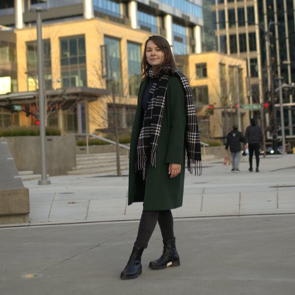 Meet your Posher, Lisa - Picture 1 of 1